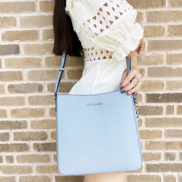 SALE‼️Michael kors large messenger bag baby blue - Picture 2 of 4